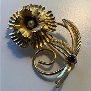 Flower pin